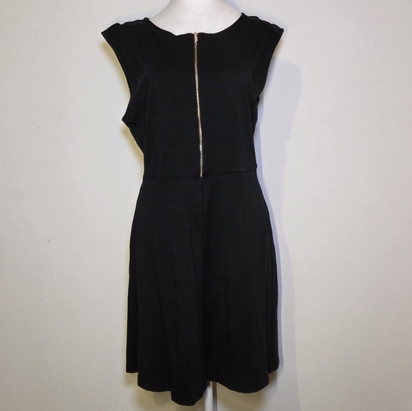 New York & Company Dresses & Skirts - Elegant Black Sleeveless Dress